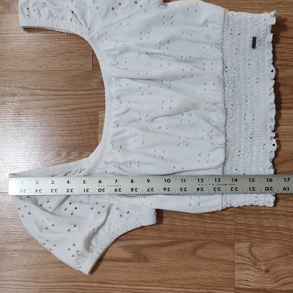 Hollister White eyelet crop top Size Small - Picture 6 of 8